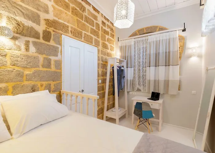 A33 Rhodes Old Town House